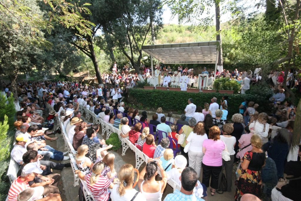 Virgin Mary History at ephesus - Pope Benedict visiting House of Virgin Mary in Ephesus with a large crowd